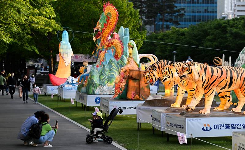 부산 연등 문화 축제1-국제신문